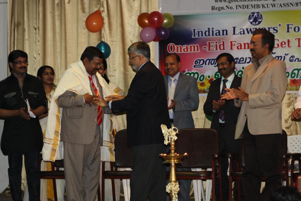 Ambassador of India to Kuwait honouring Indian Lawyers’ Forum PresidentAdv. Thomas Panicker